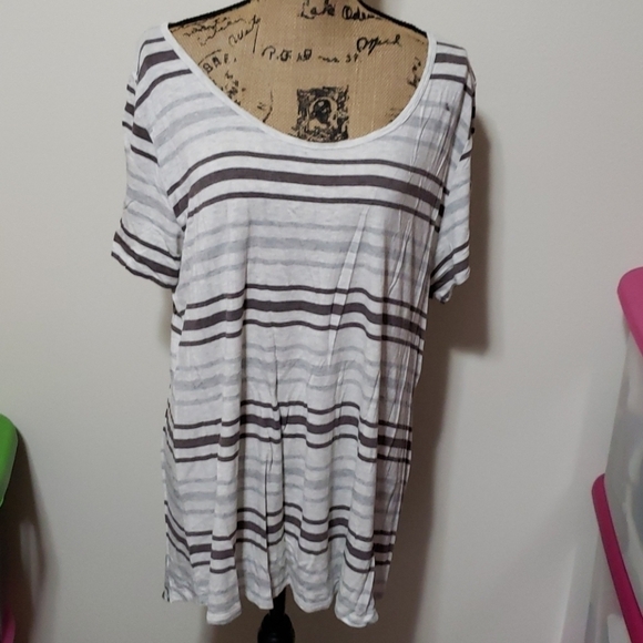 3xl lularoe classic. Oatmeal and grey stripes. - Picture 1 of 3
